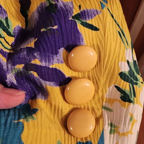 Amazing Vintage 1980's Valentino "Miss V" 2-Piece Floral Silk Skirt Suit - Picture 13 of 16